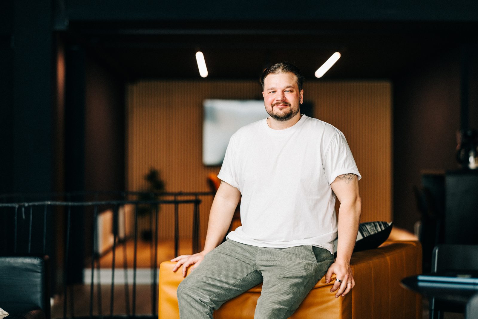 Jari Kujanpää Aihio Digitalin toimistolla Seinäjoella